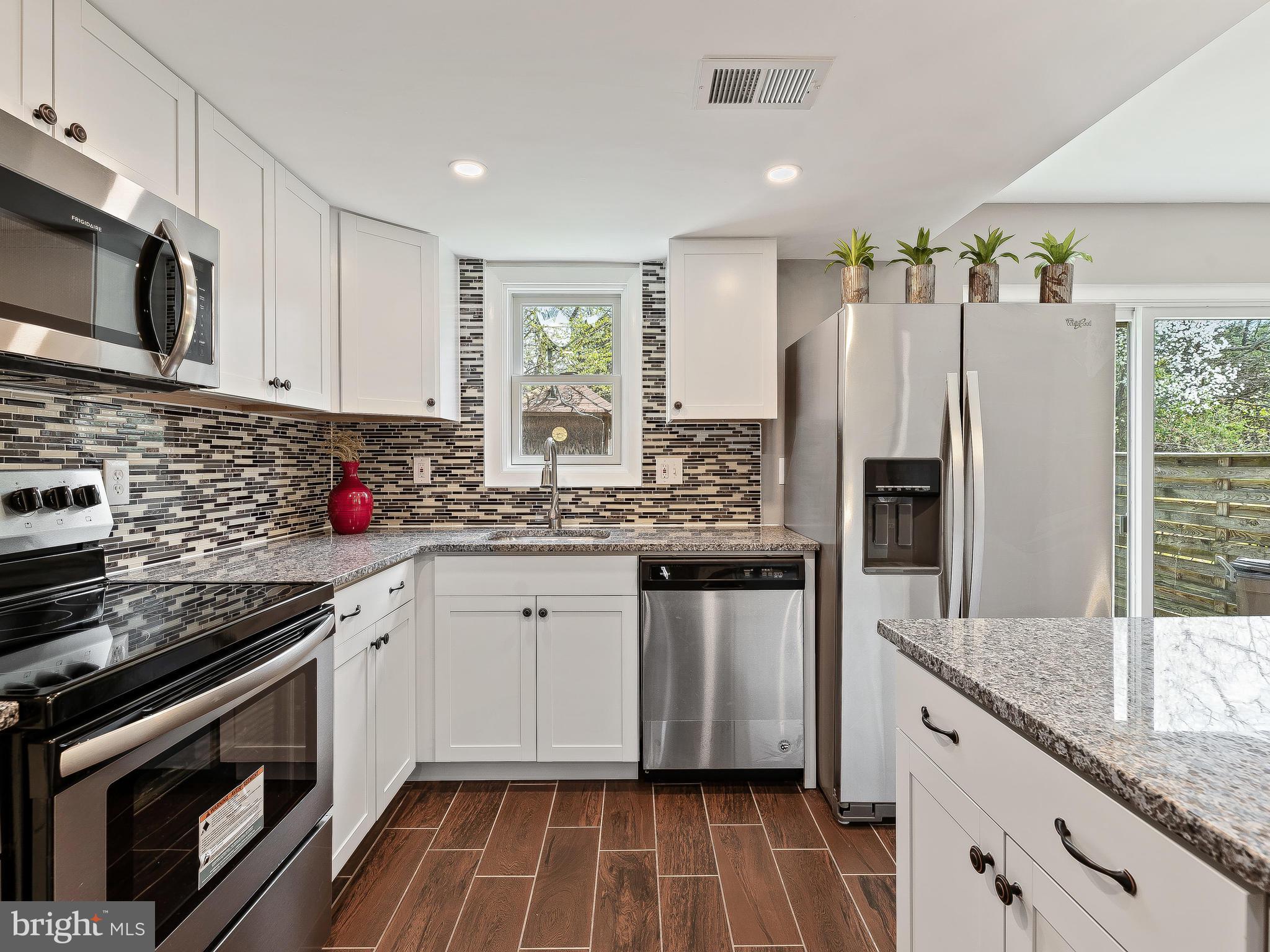 17 Timber Rock Road Gaithersburg, MD 20878 - Photo 14 of 30 Beautiful back-splash w/ new cabinets to match