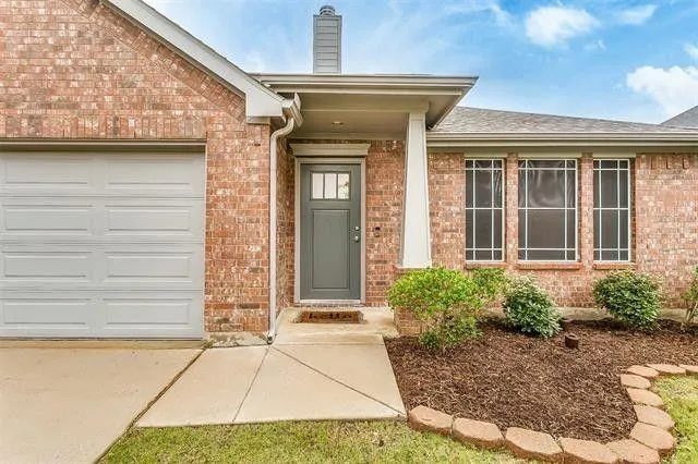 a view of entrance front of the house