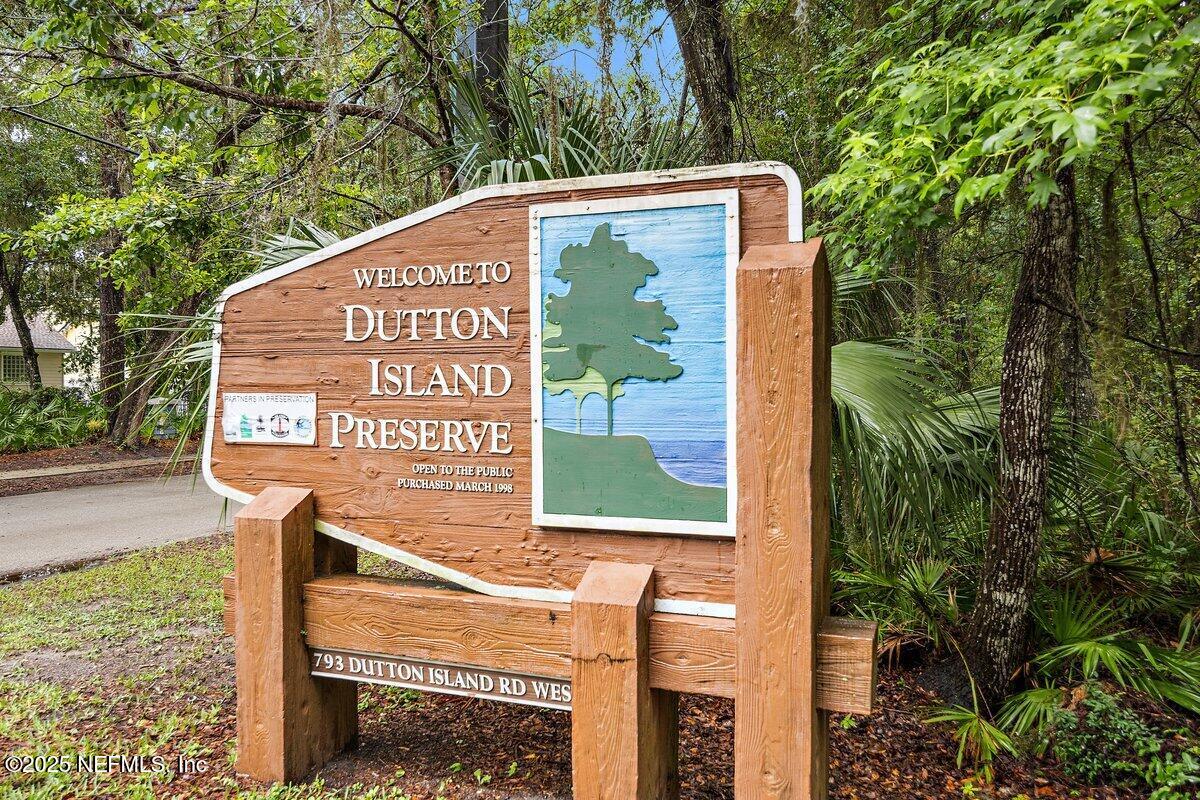 452 Dutton Island Road West Atlantic Beach, FL 32233 - Photo 21 of 28 a sign on the side of a building