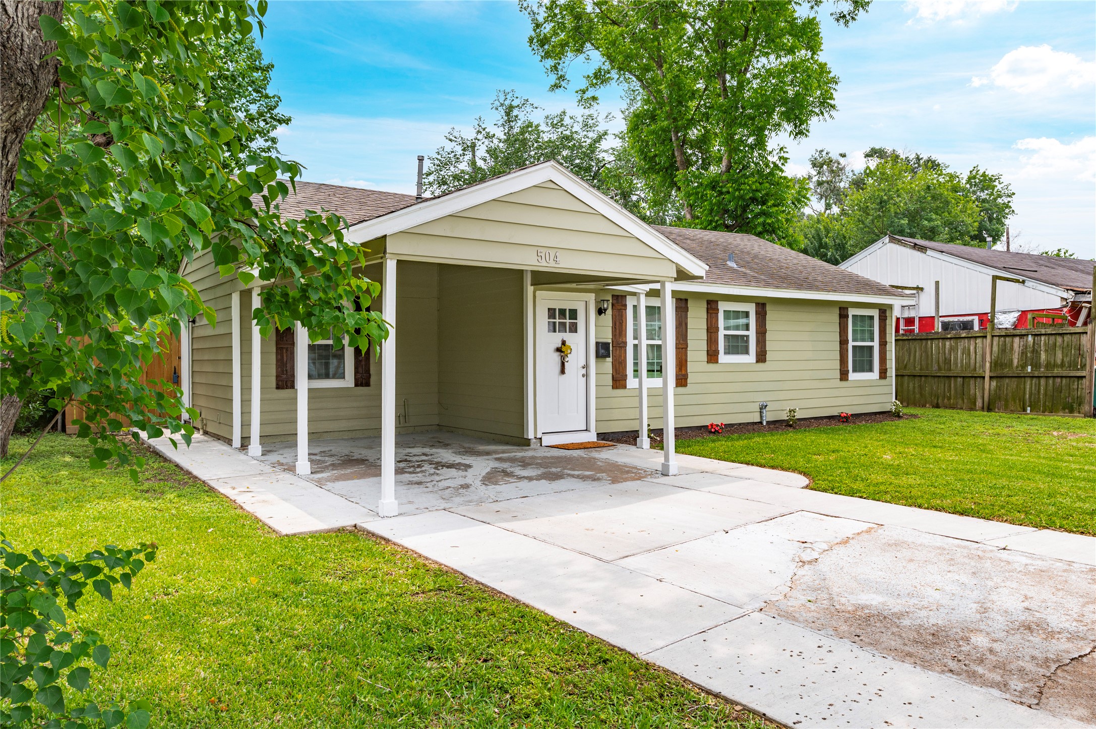 504 Burke Road Pasadena, TX 77506 - Photo 3 of 26
