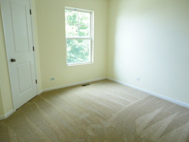 490 Grosvenor Lane Aurora, IL 60504 - Photo 15 of 16 an empty room with windows