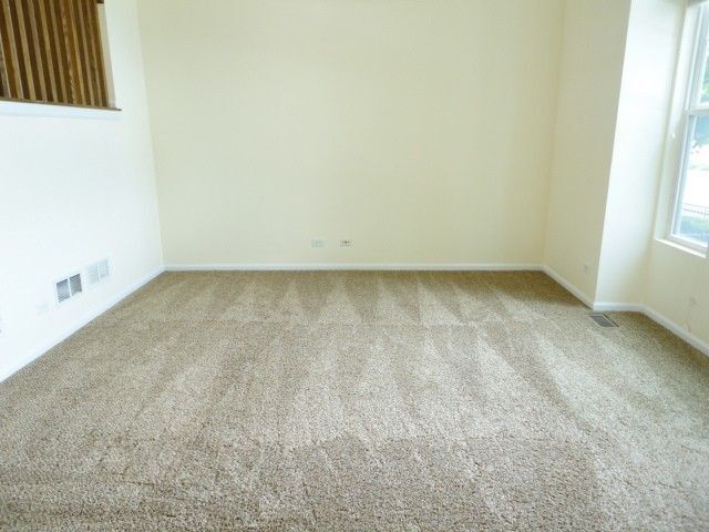 490 Grosvenor Lane Aurora, IL 60504 - Photo 6 of 16 a view of a small space