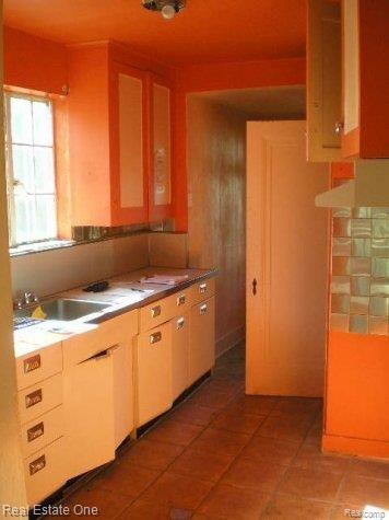 4191 Yorkshire Road Detroit, MI 48224 - Photo 6 of 9 Kitchen