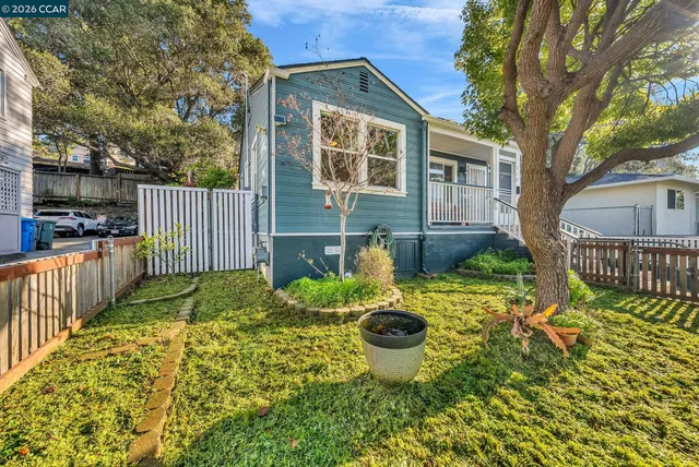 a view of a house with backyard and sitting area