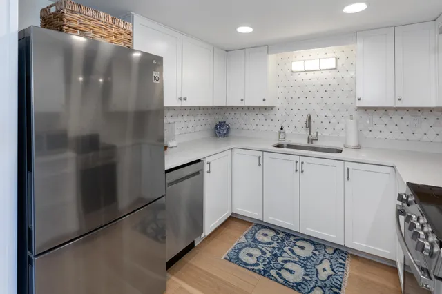 $3,000 | 14 Lockwood Drive, Unit 2D, Charleston, SC 29401