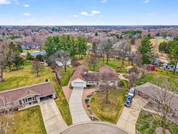 $615,000 | 3506 Greendale Court, Janesville, WI 53546