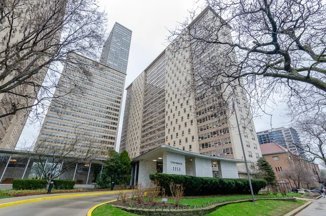 $269,000 | 3950 North Lake Shore Drive, Unit 1811, Chicago, IL 60613
