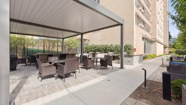 $269,000 | 3950 North Lake Shore Drive, Unit 1811, Chicago, IL 60613