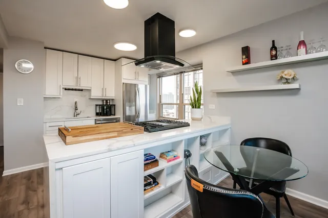 $269,000 | 3950 North Lake Shore Drive, Unit 1811, Chicago, IL 60613