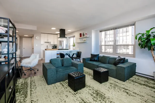 $269,000 | 3950 North Lake Shore Drive, Unit 1811, Chicago, IL 60613