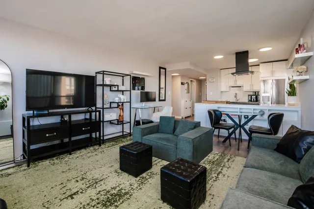 $269,000 | 3950 North Lake Shore Drive, Unit 1811, Chicago, IL 60613