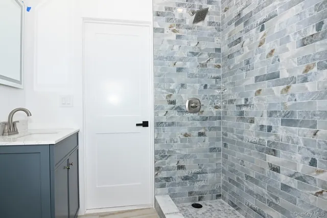 $775,000 | 15 Bond Lane, Hicksville, NY 11801