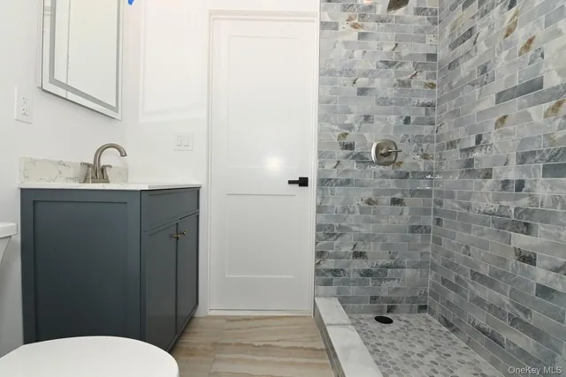 $775,000 | 15 Bond Lane, Hicksville, NY 11801