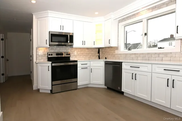 $775,000 | 15 Bond Lane, Hicksville, NY 11801