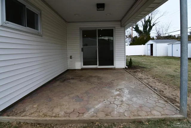 $775,000 | 15 Bond Lane, Hicksville, NY 11801