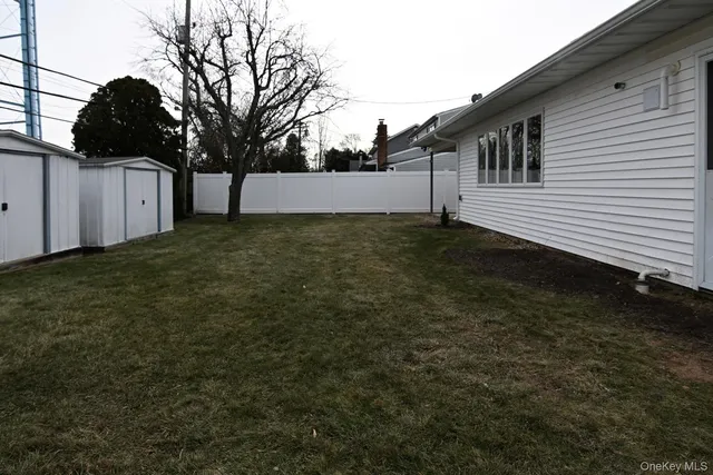 $775,000 | 15 Bond Lane, Hicksville, NY 11801