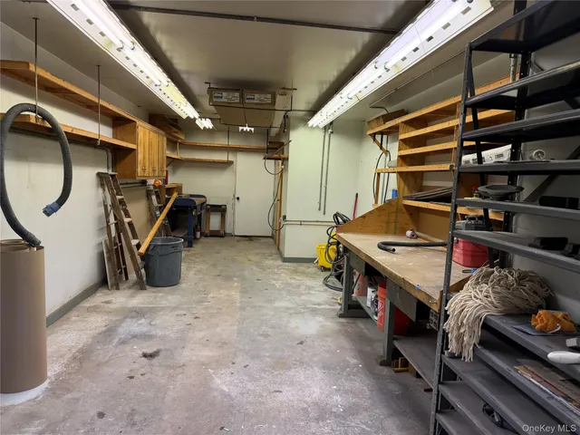 $775,000 | 15 Bond Lane, Hicksville, NY 11801