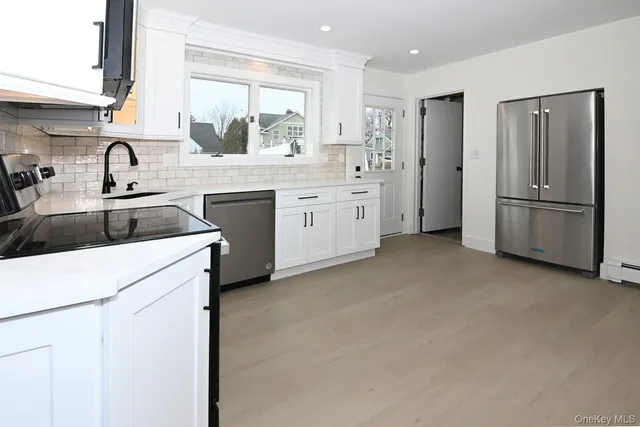 $775,000 | 15 Bond Lane, Hicksville, NY 11801