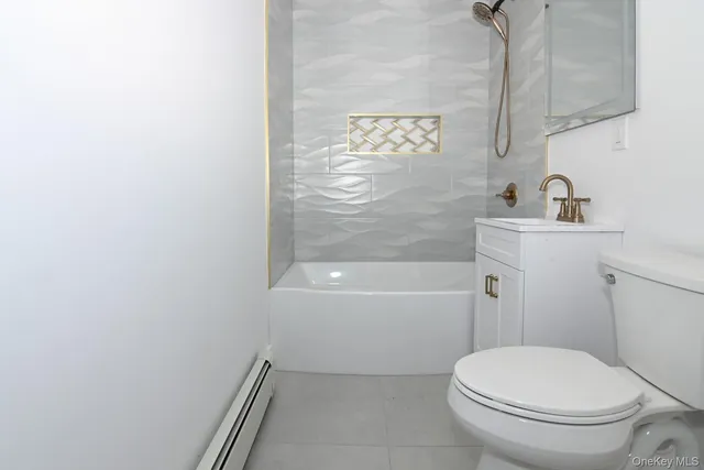 $775,000 | 15 Bond Lane, Hicksville, NY 11801