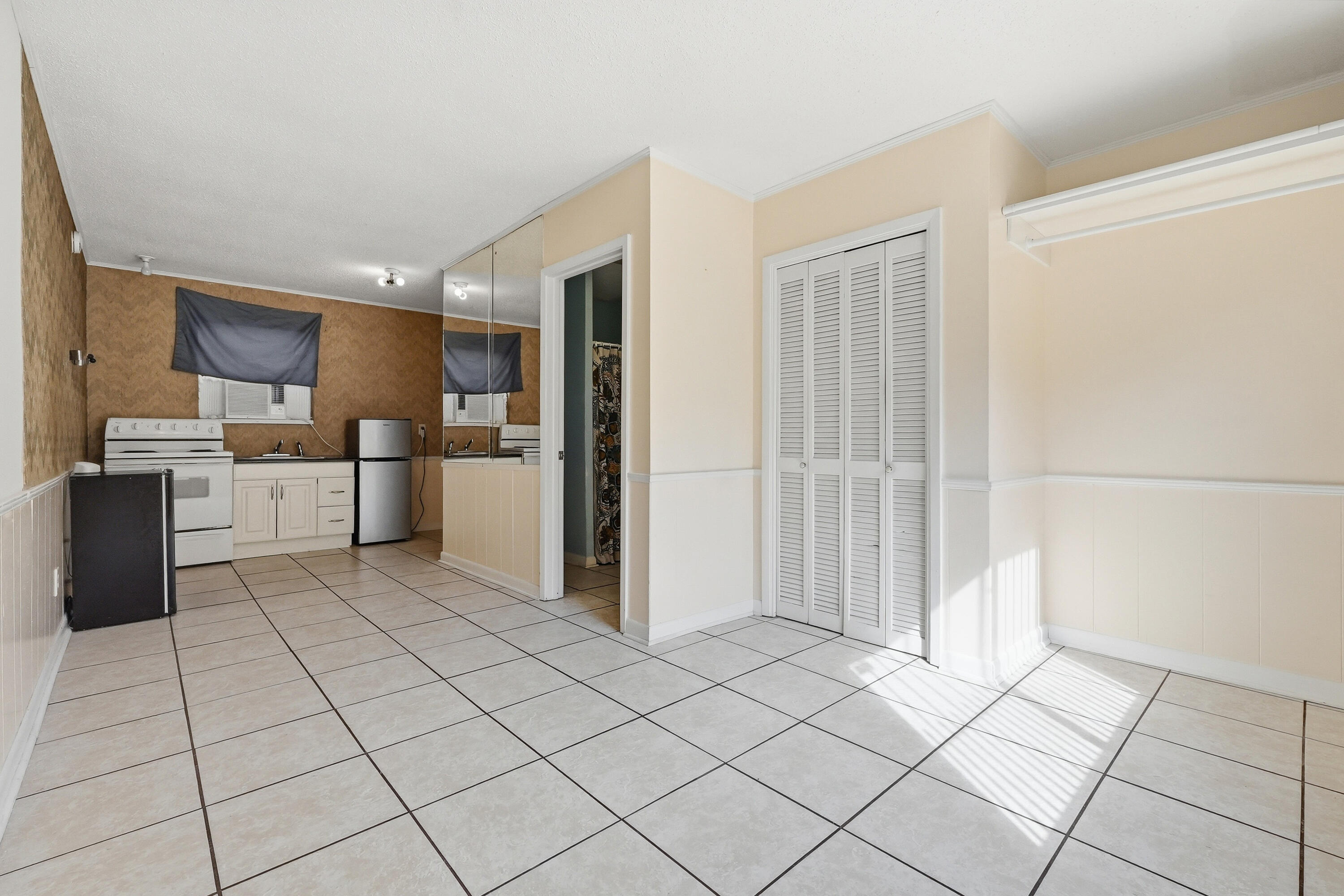 41 12th Street, Unit 68 Shalimar, FL 32579 - Photo 27 of 32 a kitchen with white cabinets and appliances