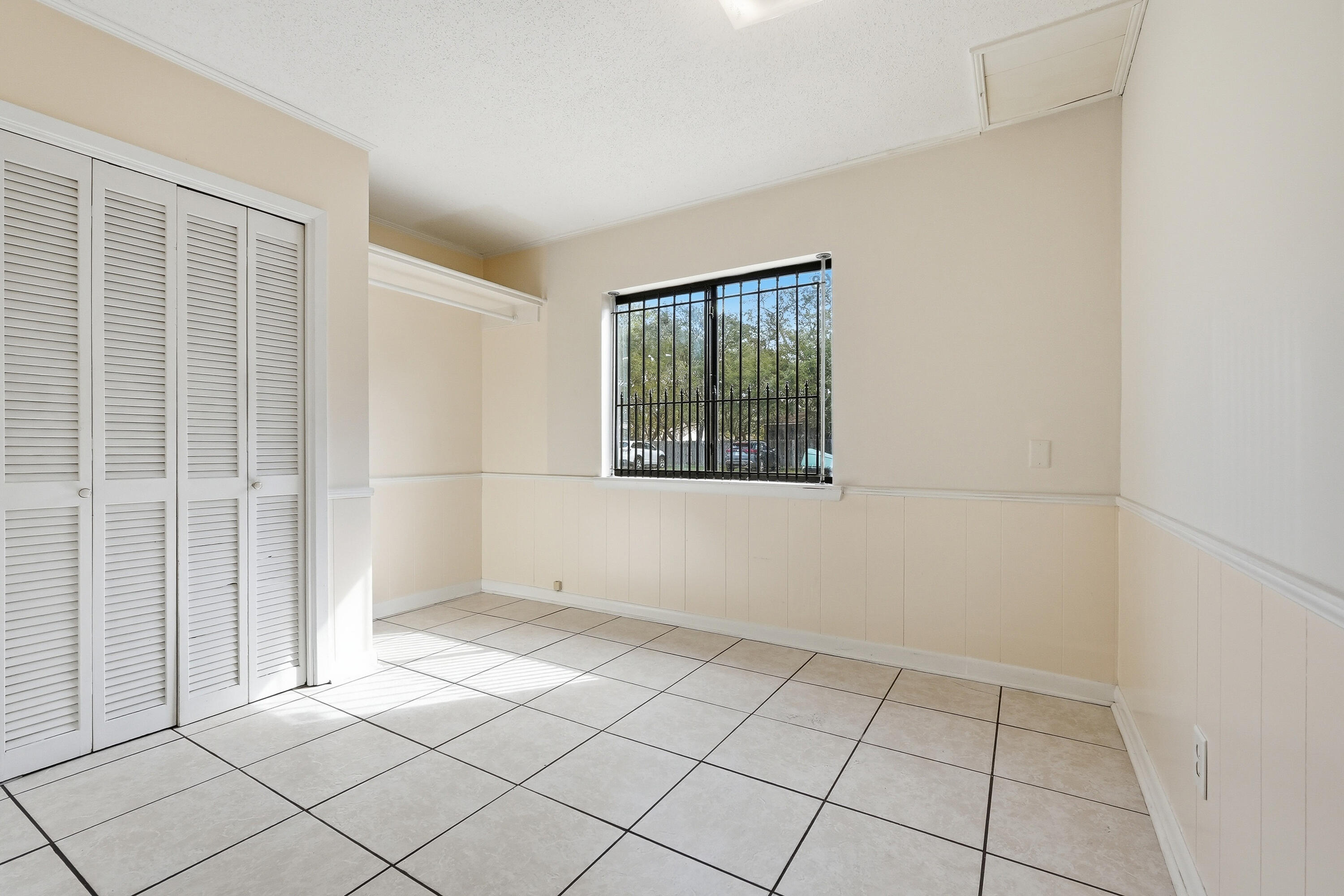 41 12th Street, Unit 68 Shalimar, FL 32579 - Photo 28 of 32 a view of an empty room with window