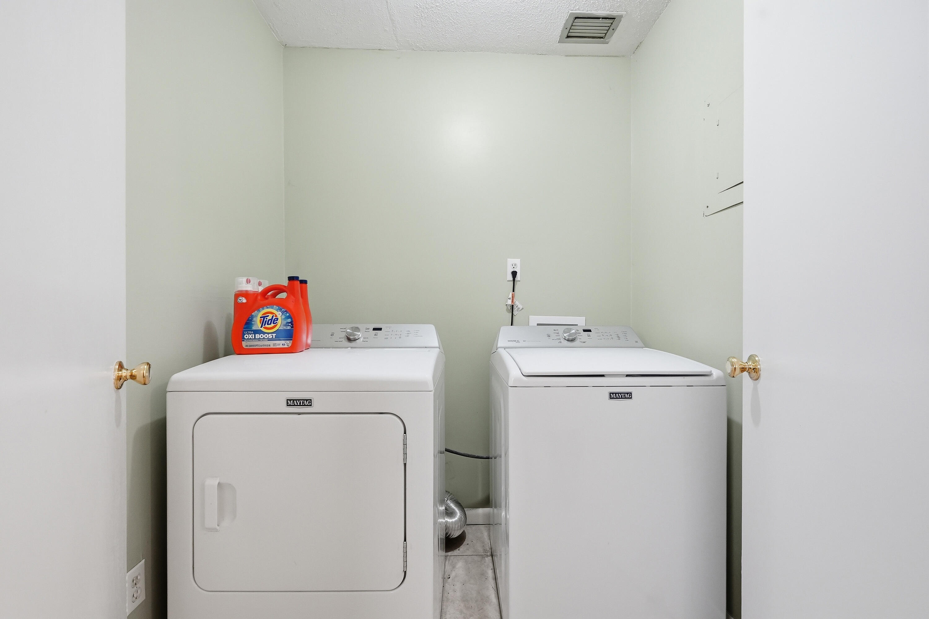 41 12th Street, Unit 68 Shalimar, FL 32579 - Photo 7 of 32 a utility room with dryer and washer