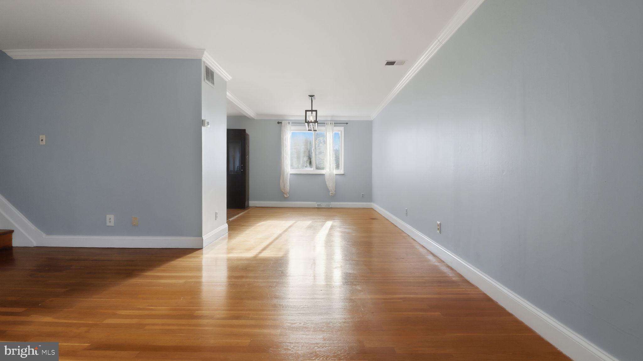 1703 Tioga Road Fort Washington, MD 20744 - Photo 11 of 57 Spacious room with natural light and charm.
