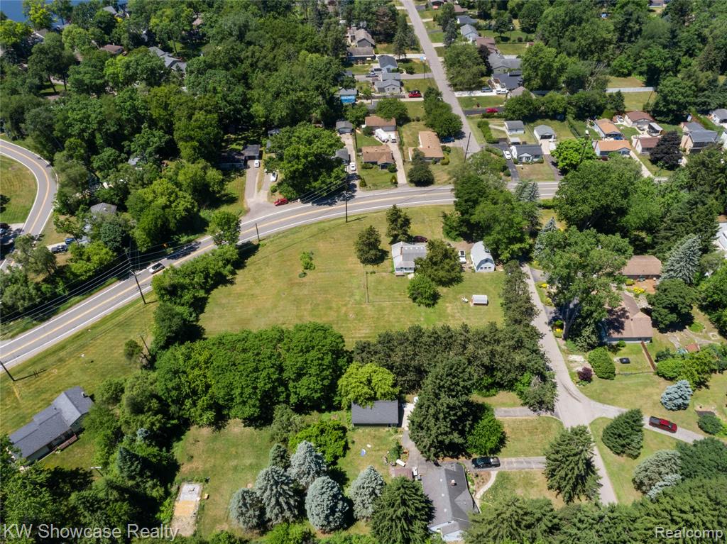 1634 South Commerce Road Walled Lake, MI 48390 - Photo 5 of 16 Gallery Image 5