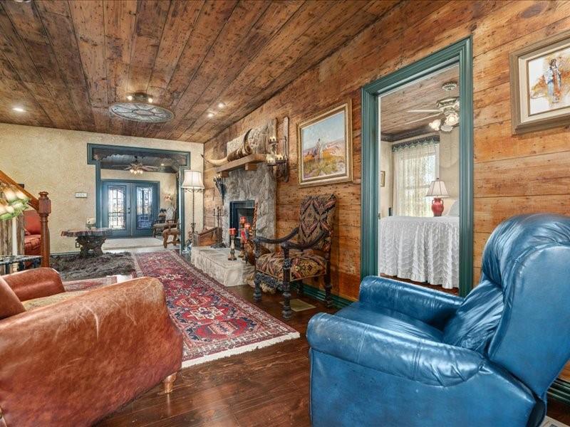 1847 Highway 19 Emory, TX 75440 - Photo 14 of 40 a living room with furniture and wooden floor