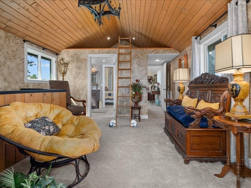 1847 Highway 19 Emory, TX 75440 - Photo 24 of 40 a living room with furniture and a window