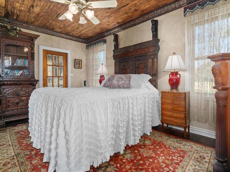 1847 Highway 19 Emory, TX 75440 - Photo 30 of 40 a bedroom with a bed and a window