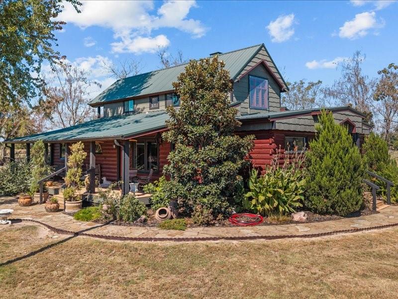 1847 Highway 19 Emory, TX 75440 - Photo 3 of 40 front view of a house with a street