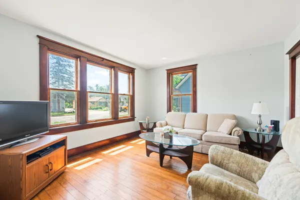 $409,900 | 637-639 East Wilson Street, Batavia, IL 60510