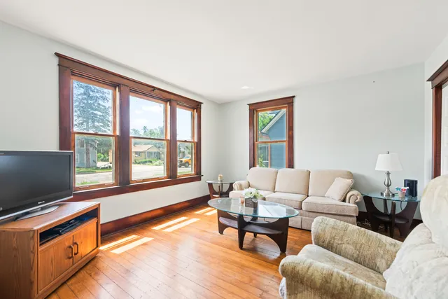 $409,900 | 637-639 East Wilson Street, Batavia, IL 60510