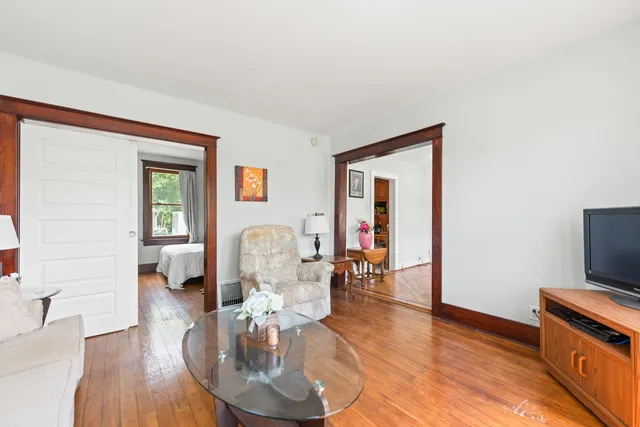 $409,900 | 637-639 East Wilson Street, Batavia, IL 60510