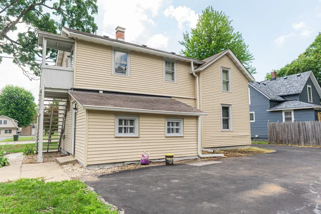 $409,900 | 637-639 East Wilson Street, Batavia, IL 60510