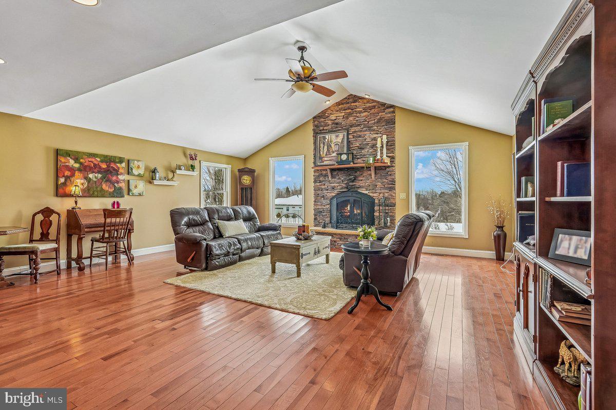 9500 Holsey Road Damascus, MD 20872 - Photo 27 of 82 Great Room