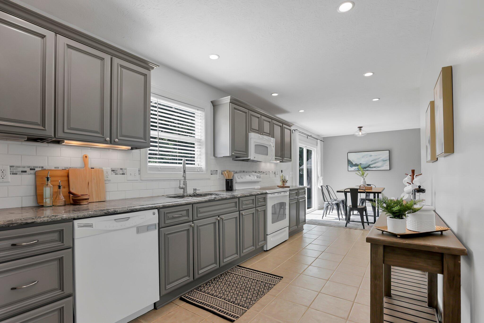 10980 Gorsuch Road Galena, OH 43021 - Photo 10 of 57 View of Kitchen & Eat-In Space