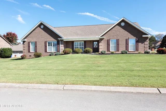 $449,500 | 1961 Emma Lane, Maryville, TN 37803