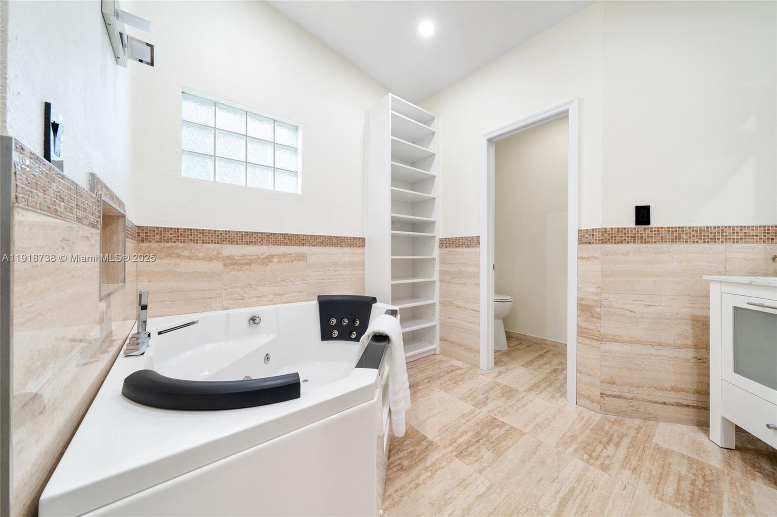 5424 Southwest 154th Place, Unit 5424 Miami, FL 33185 - Photo 27 of 52 Master Bathtub