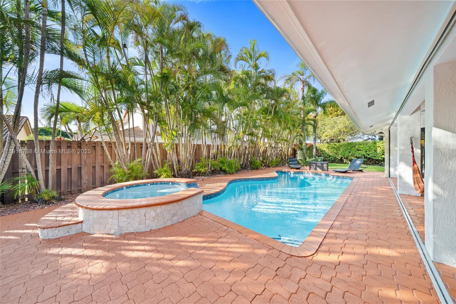 5424 Southwest 154th Place, Unit 5424 Miami, FL 33185 - Photo 44 of 52 Jaccuzzi