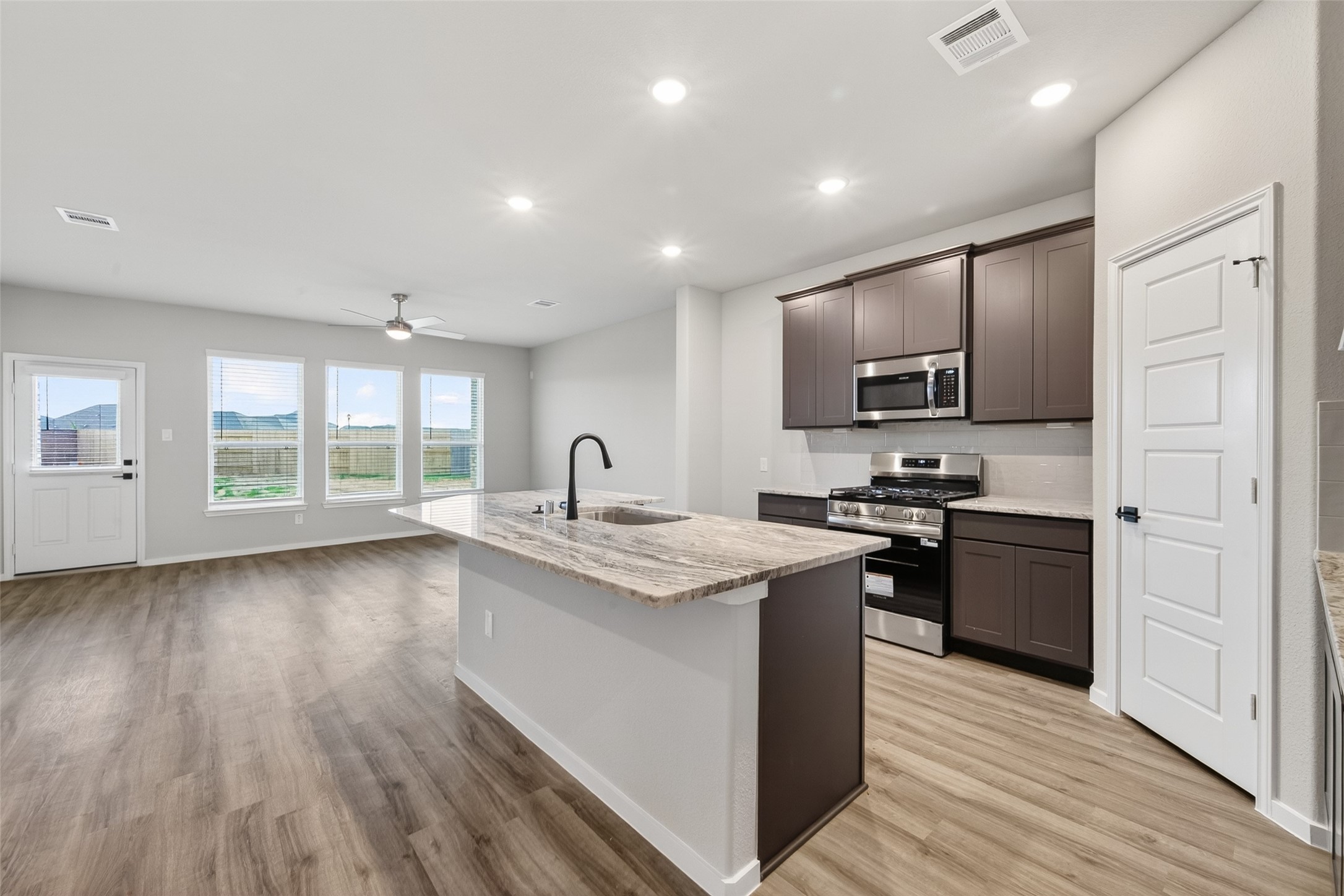 20915 Attalos Stoa Road Crosby, TX 77532 - Photo 7 of 36