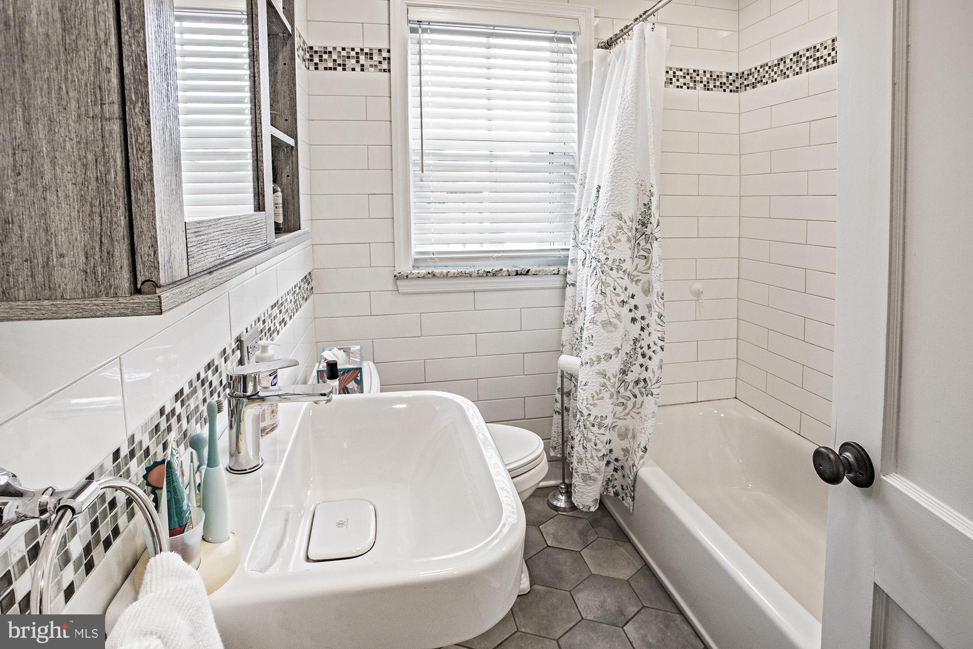 5000 Ogletown Stanton Road Newark, DE 19713 - Photo 13 of 39 a bathroom with a bathtub and shower