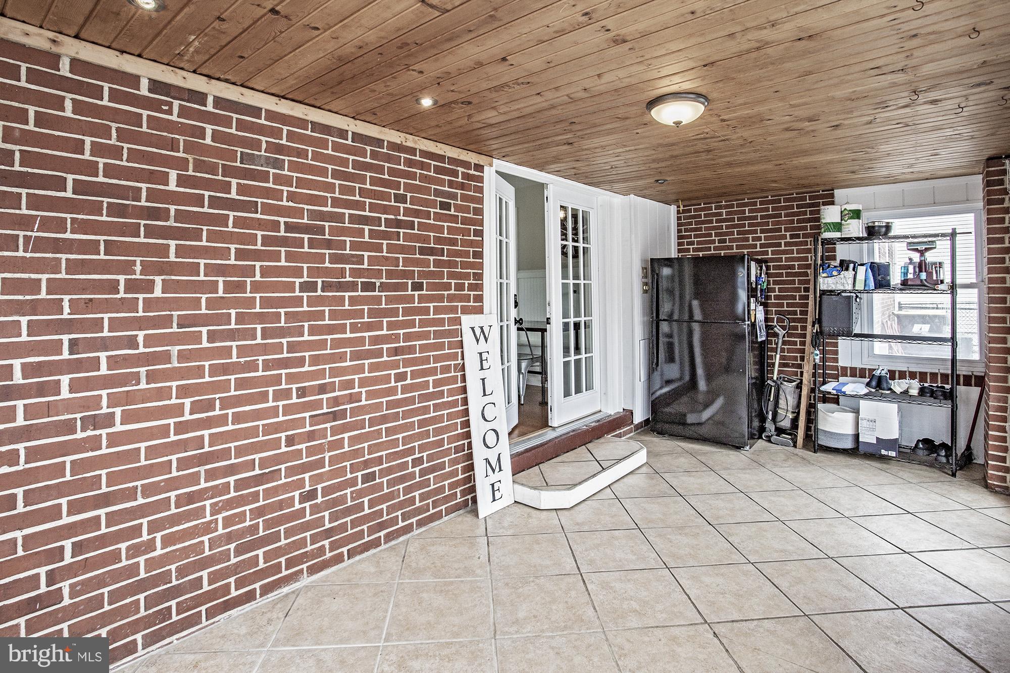 5000 Ogletown Stanton Road Newark, DE 19713 - Photo 20 of 39 a view of a patio with table and chairs