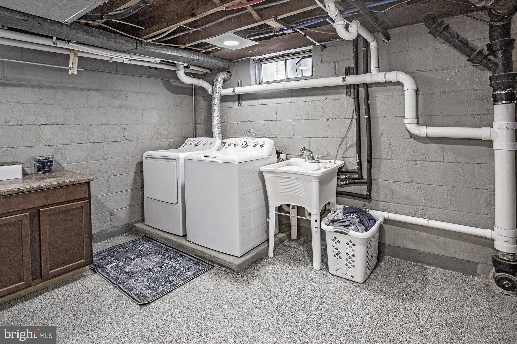 5000 Ogletown Stanton Road Newark, DE 19713 - Photo 24 of 39 a utility room with dryer and washer
