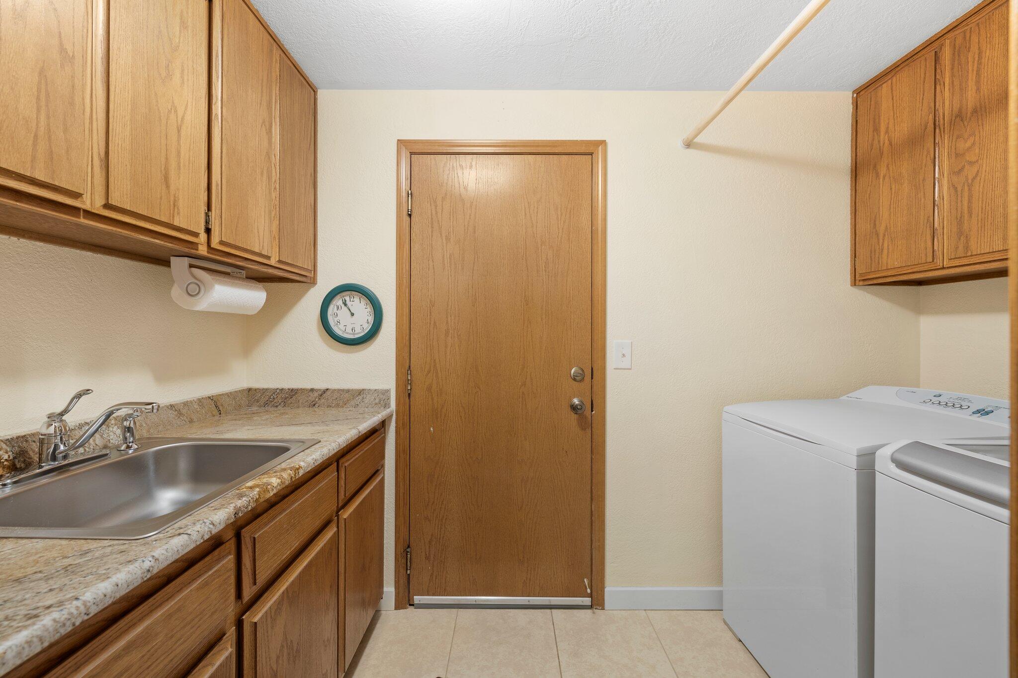 2610 Roberts Road Medford, OR 97504 - Photo 25 of 43 27-web-or-mls-_D9A3873