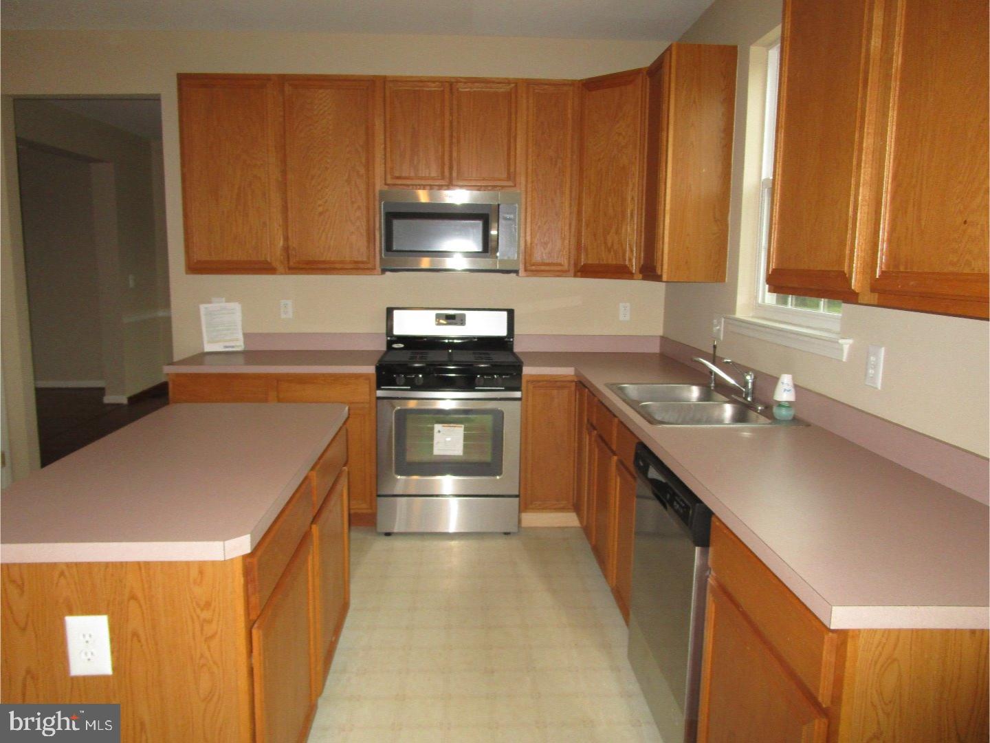 285 Jennings Way Mickleton, NJ 08056 - Photo 3 of 19 Gallery Image 3