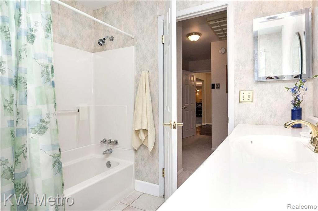 848 Croydon Road Rochester Hills, MI 48309 - Photo 23 of 34