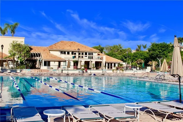 a view of a garden with sitting area