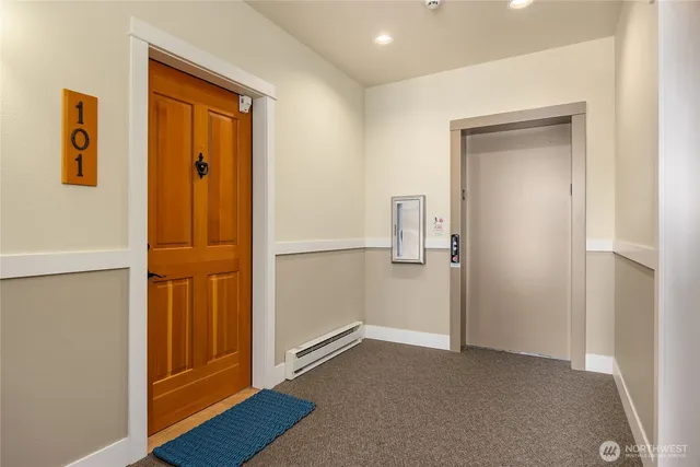 a black and white photo of a living room
